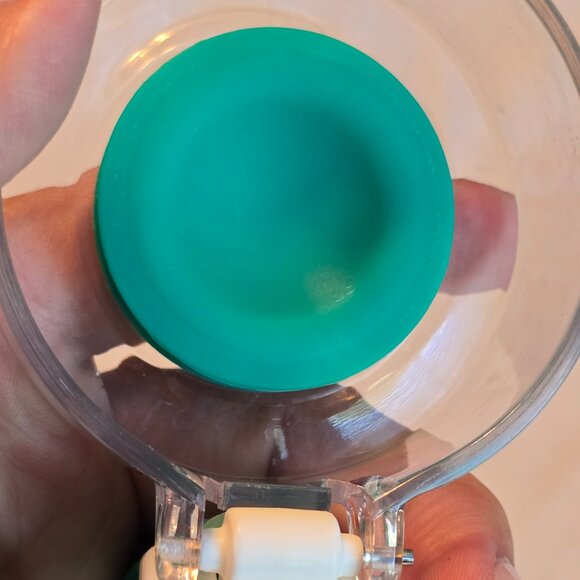 Ello Syndicate Glass Water Bottle Green 20-ounce Reusable Drink Flip Top Lid GUC - Picture 10 of 12